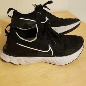 MUST GO!! Womens Nike Infinity React